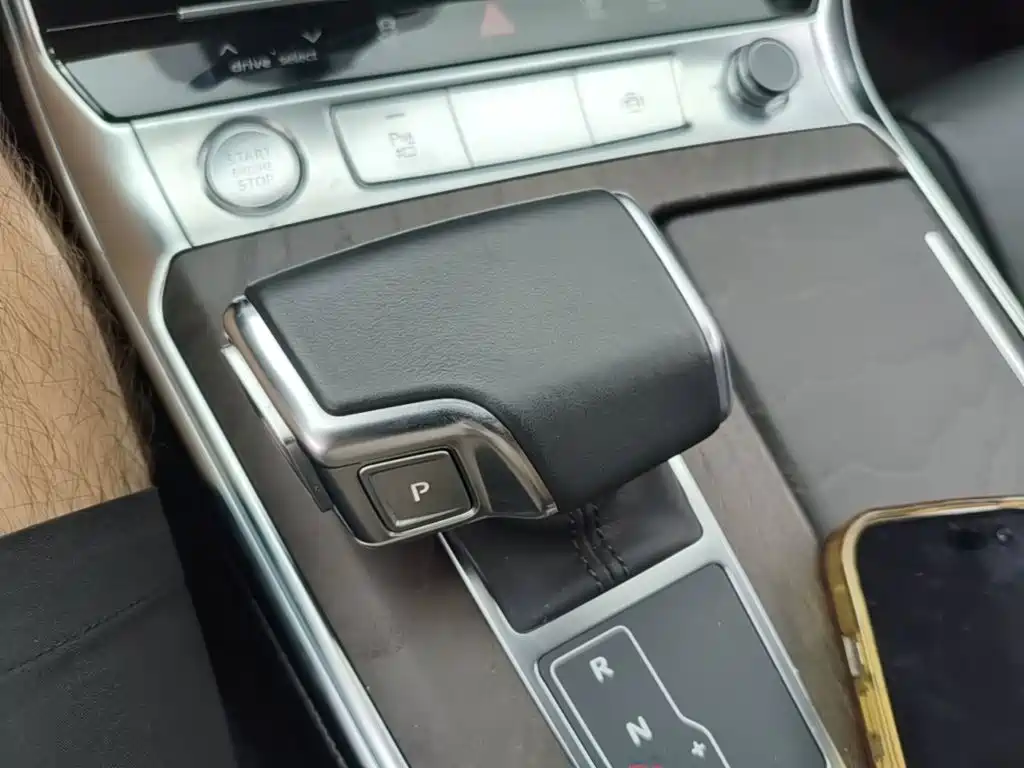 Фото 14 - Audi A6L