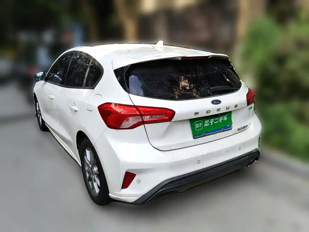 Фото 23 - Ford Focus