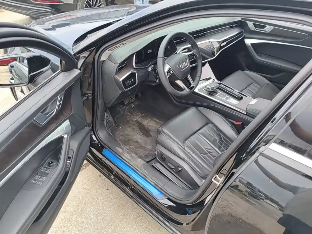 Фото 16 - Audi A6L
