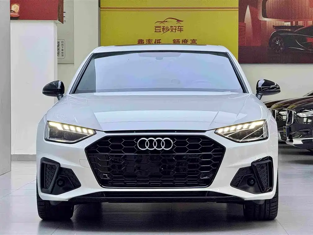 Audi A4L 2026 2023 40 TFSI Luxury Sport