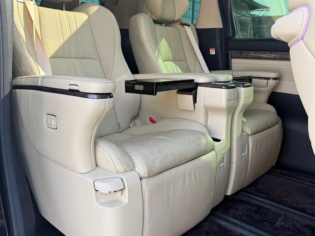 Toyota Vellfire 2021 Crown Hybrid 2.5L HV Premium Edition фото 14