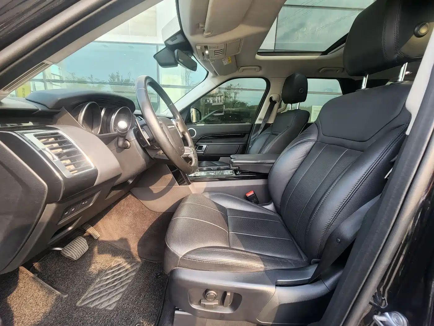 Land Rover Discovery 2017 3.0 SC V6 SE фото 4