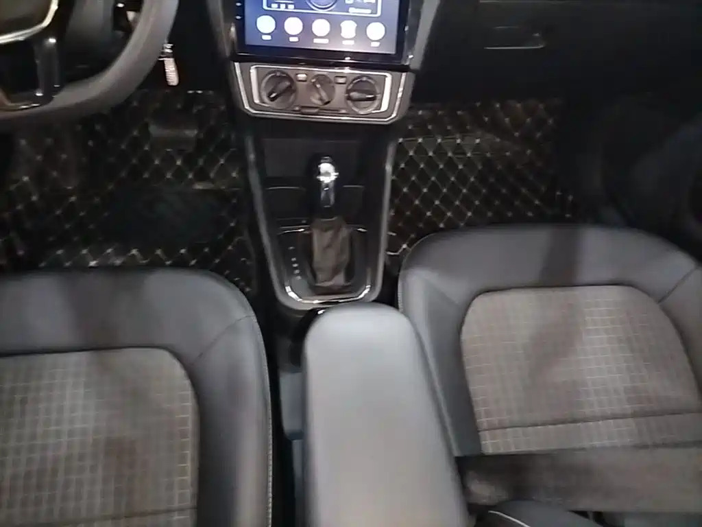 Volkswagen Santana 2018 1.5L Automatic Comfort Edition фото 14