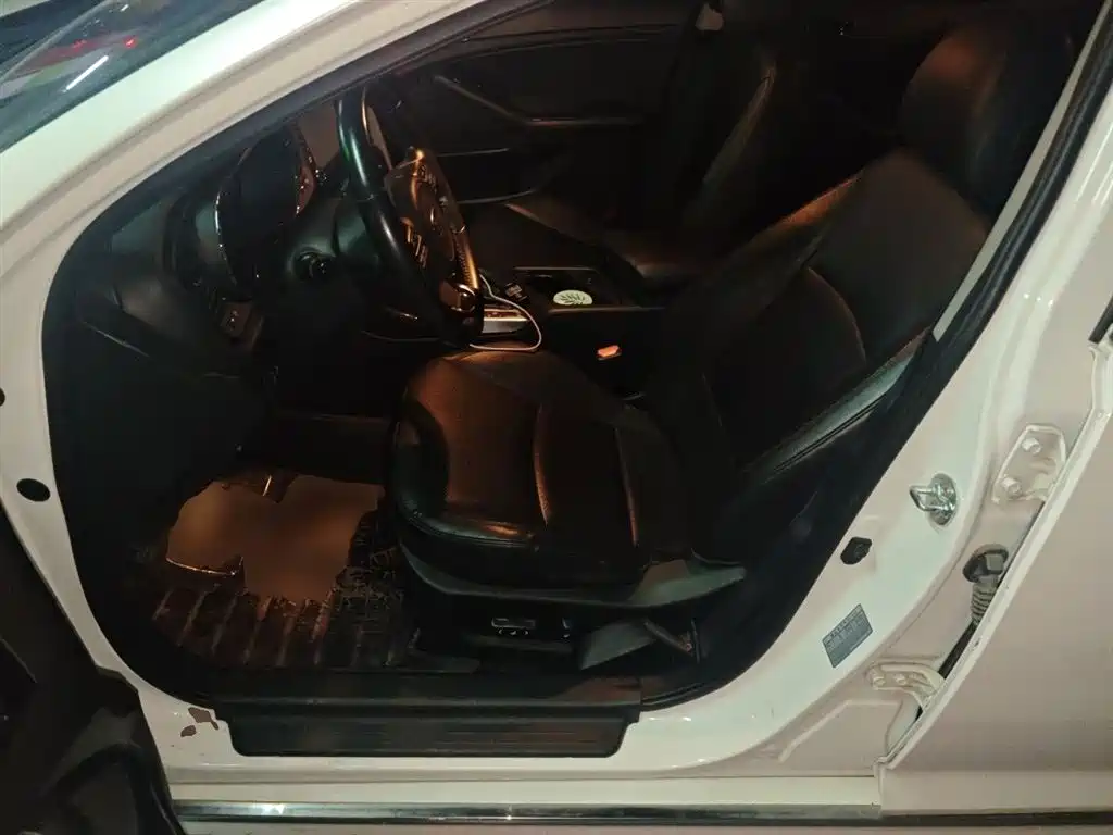 Kia K5 2015 2.0L Automatic LUX фото 11