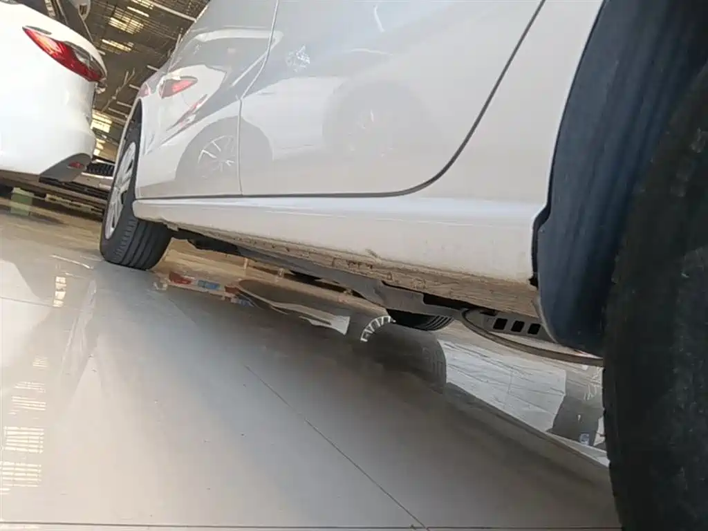 Volkswagen Polo 2016 1.4L Automatic Trend фото 22