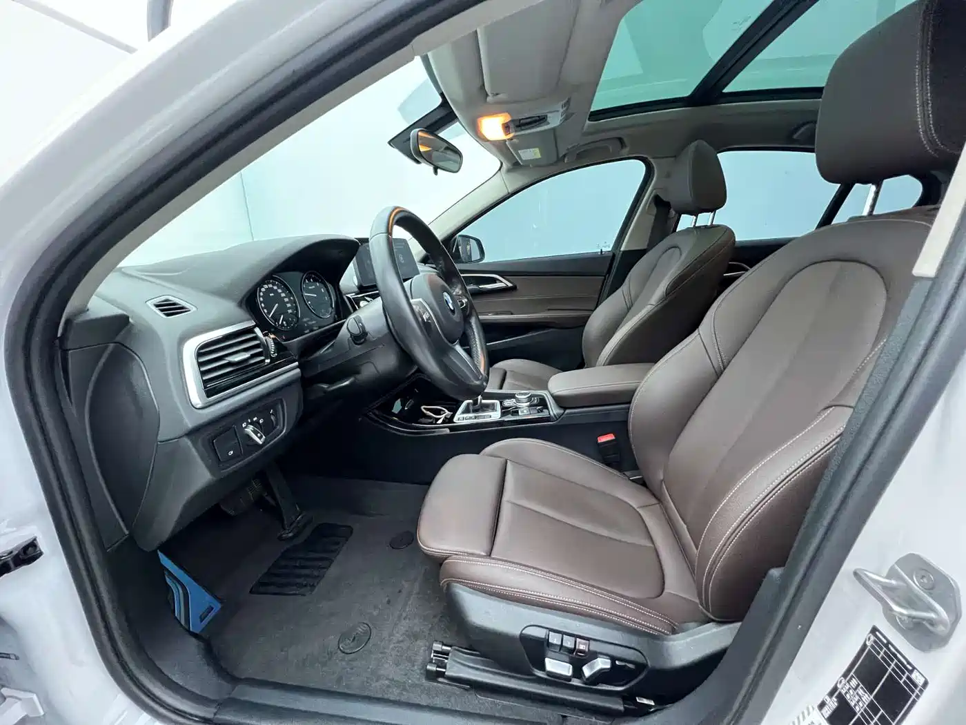 BMW 1 Series 2022 120i M Sport Shadow Edition фото 9