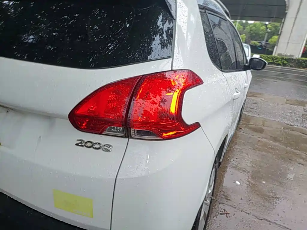 Peugeot 2008 2015 2014 1.6L Automatic Fashion Edition