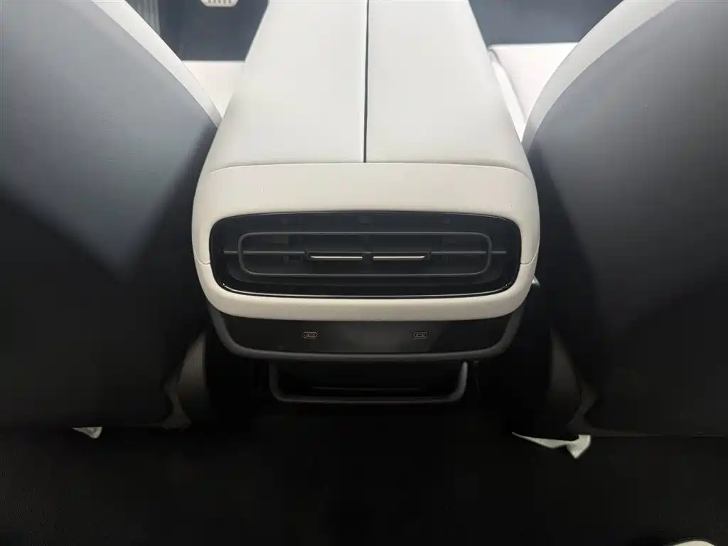 Xiaomi Auto Xiaomi SU7 2024 AWD Extended Range Advanced Smart Driving Max Edition фото 10