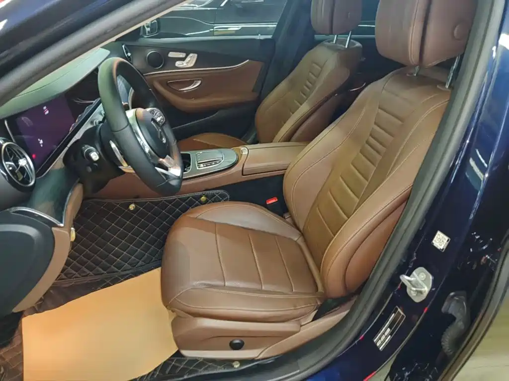 Photo 15 - Mercedes-Benz E-Class