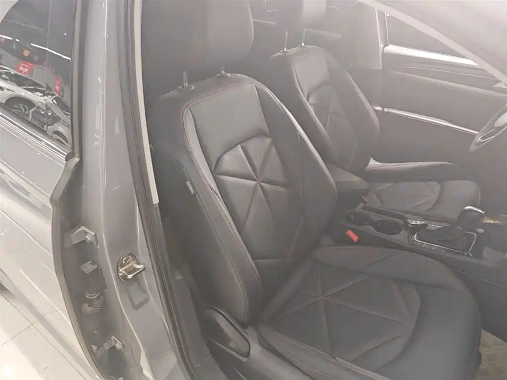 Volkswagen Lavida 2023 300TSI DSG Starlight Eternal Comfort Edition фото 25
