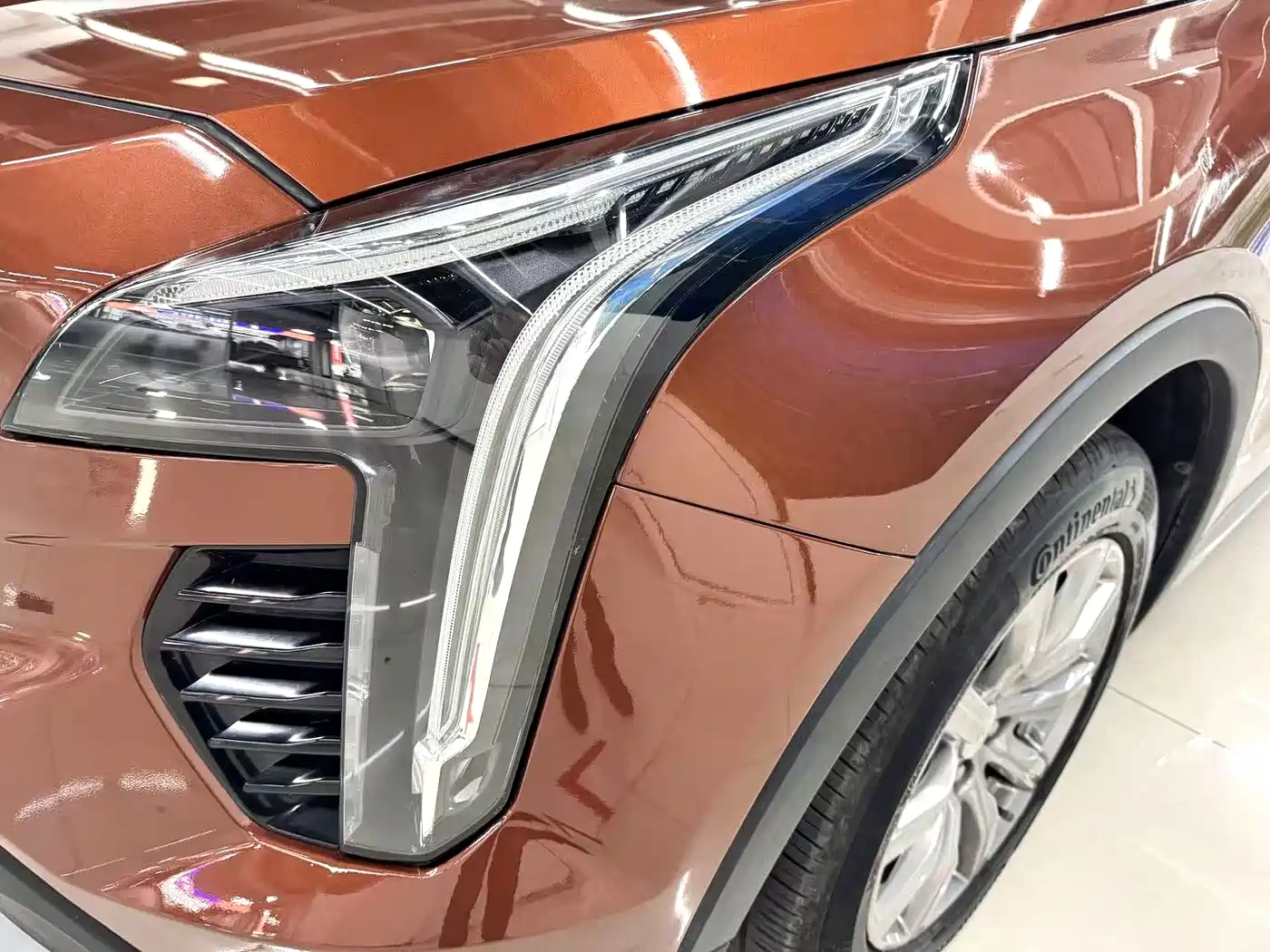 Cadillac XT4 2018 Model 28T 4WD Leading фото 9