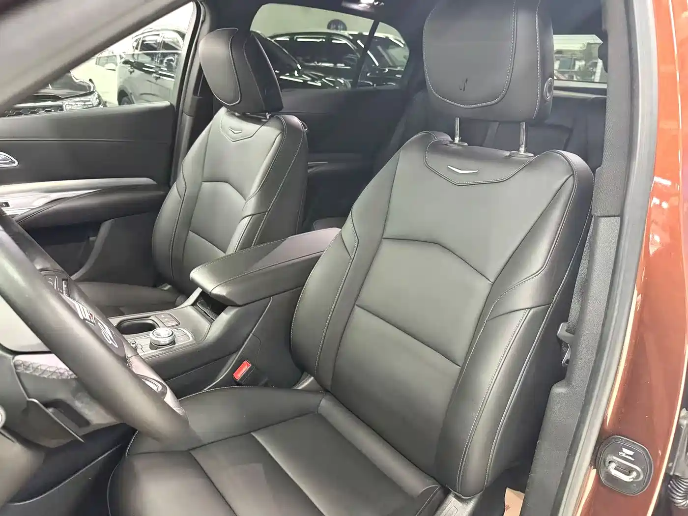 Cadillac XT4 2018 Model 28T 4WD Leading фото 19