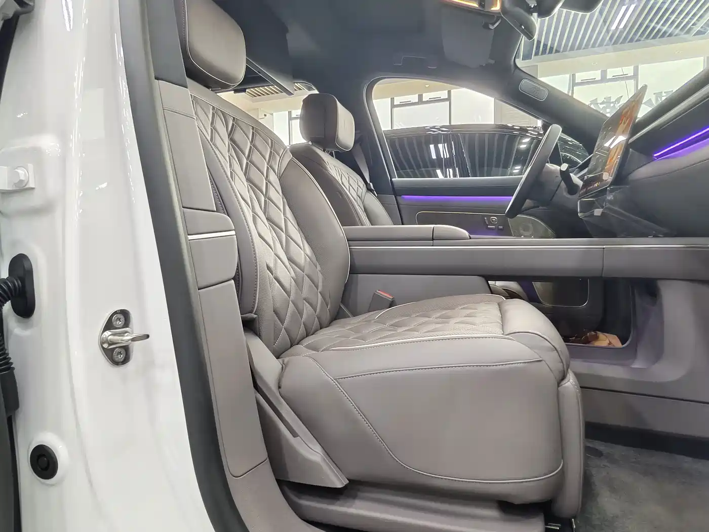 NIO ES8 2026 2025 Model 6-Seat Executive Luxury Edition