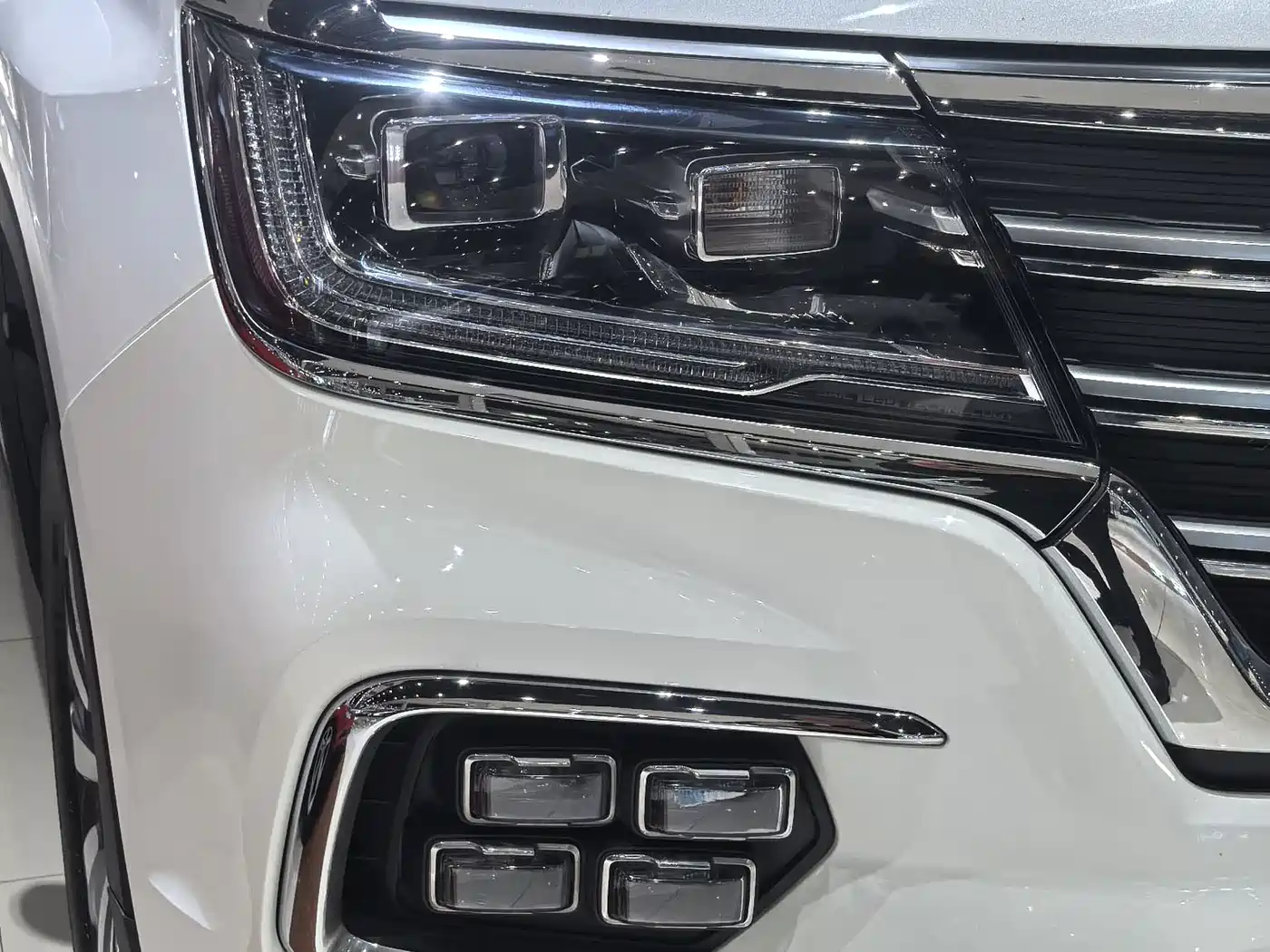 Roewe RX8 2023 2019 30T Intelligent Internet 2WD Flagship Edition