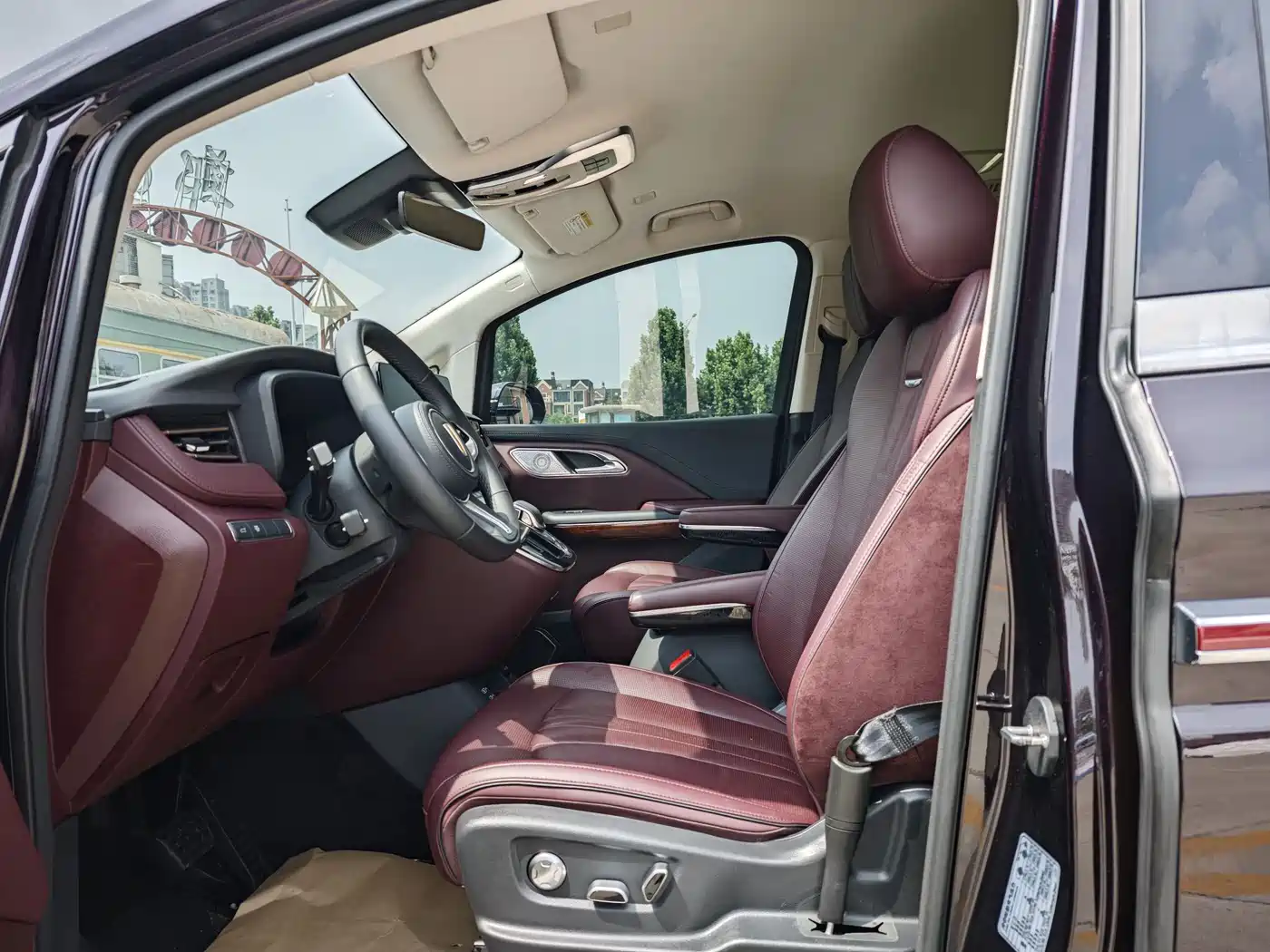 Hongqi HQ9 2023 2.0T Smart Connect Flag Enjoy Edition фото 4