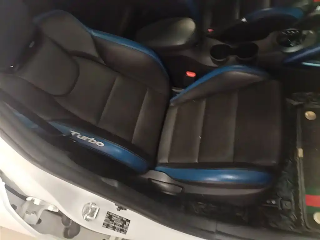 Hyundai Veloster 2015 1.6T Automatic Luxury Edition фото 25