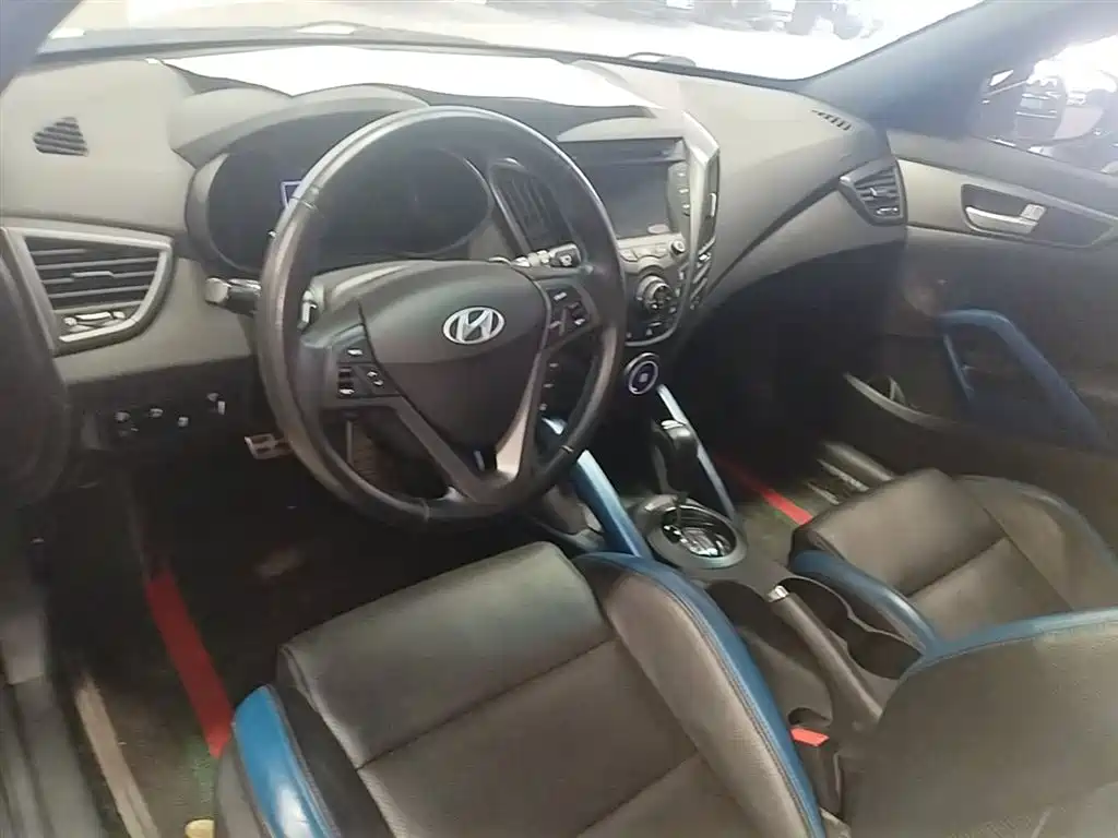 Hyundai Veloster 2015 1.6T Automatic Luxury Edition фото 10