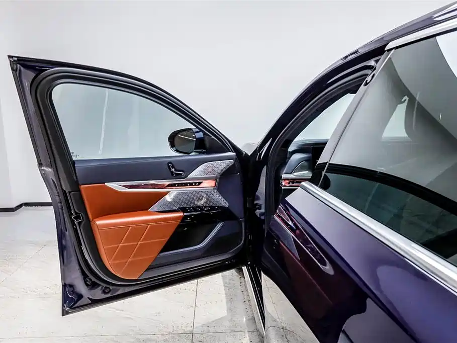 BMW i7 2023 Model xDrive60L M Sport Package фото 15