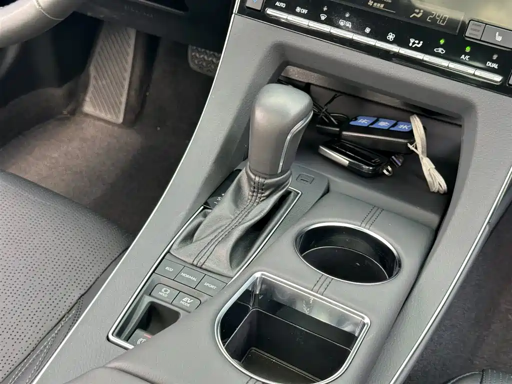 Toyota Avalon 2019 Hybrid 2.5L XLE Premium Edition China VI фото 12