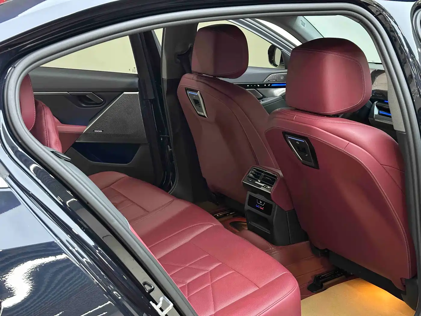 BMW 5 Series 2024 525Li M Sport Package фото 23
