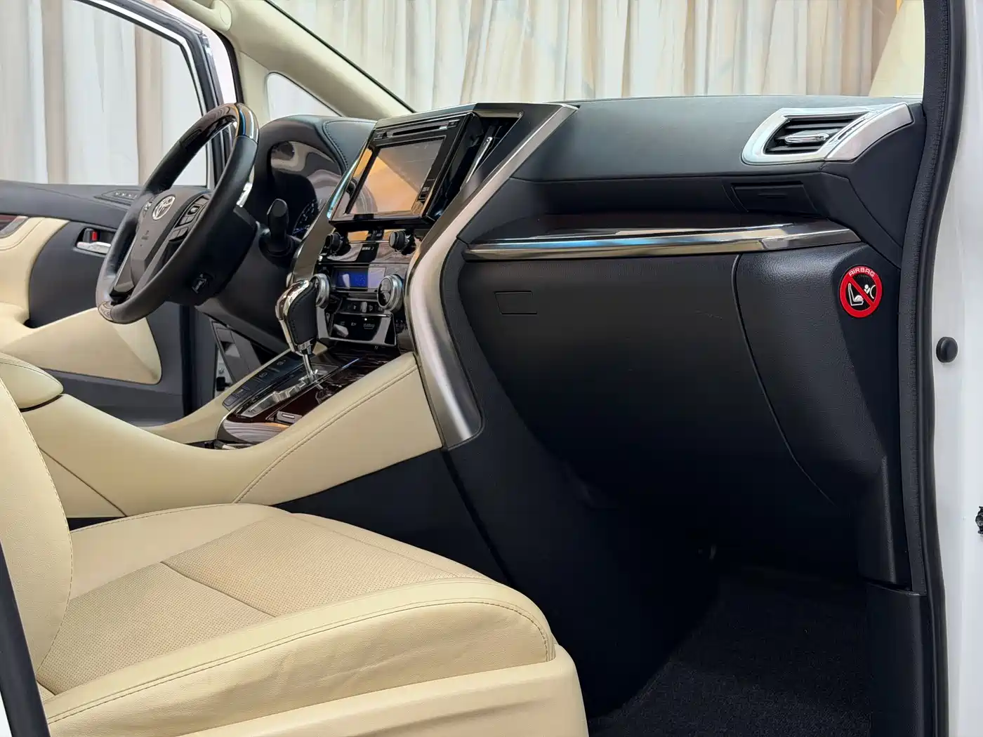 Toyota Alphard 2018 3.5L Luxury фото 14