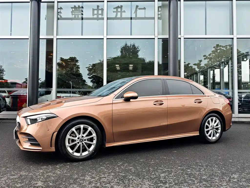 Mercedes-Benz A-Class 2020 Facelift A 200 L Sport Sedan Dynamic фото 2