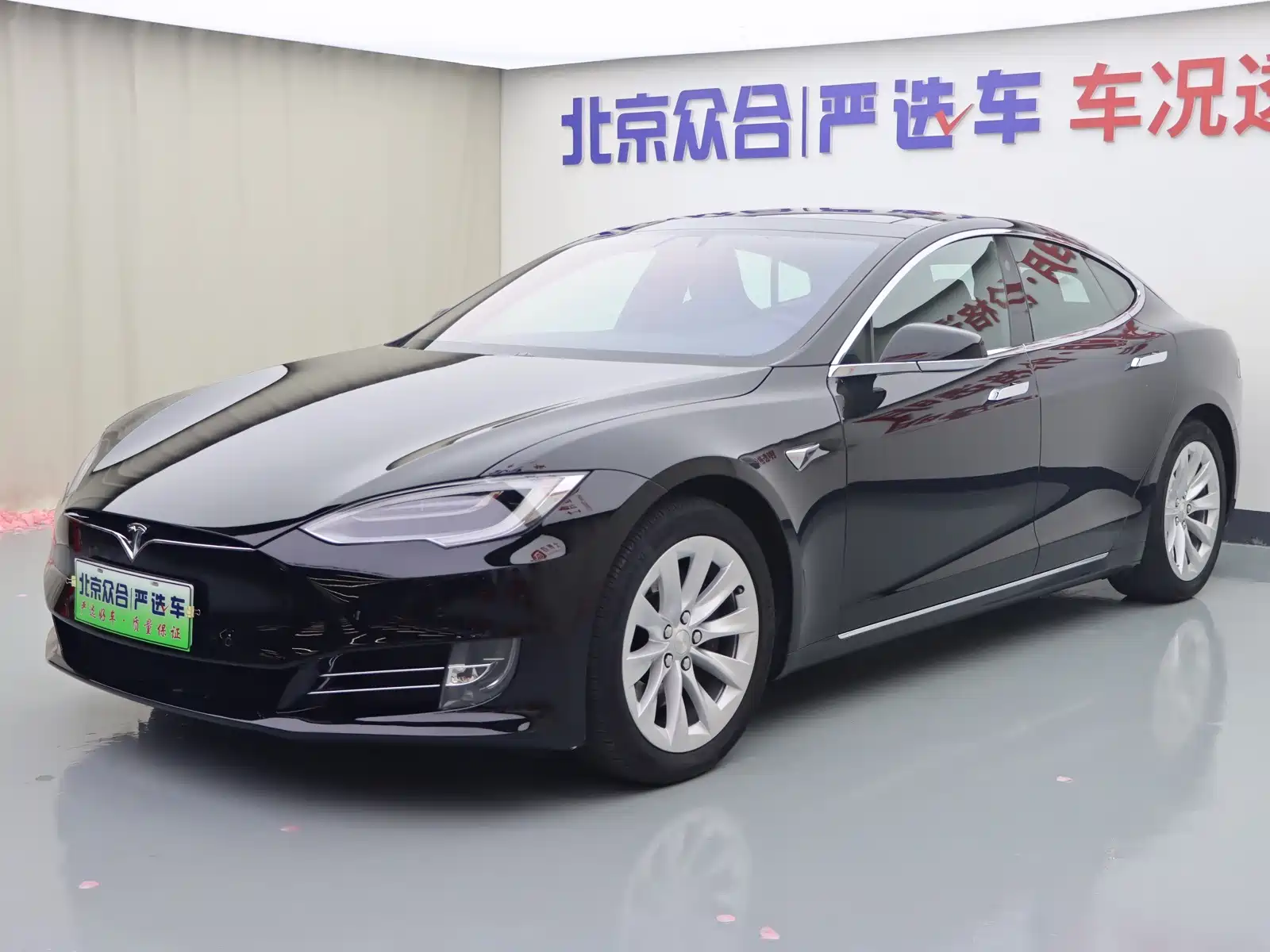 Фото 1 - Tesla Model S