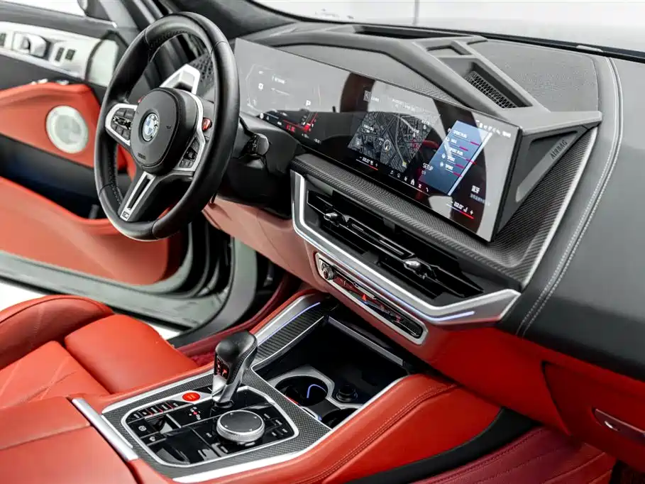 BMW XM 2023 50e фото 23
