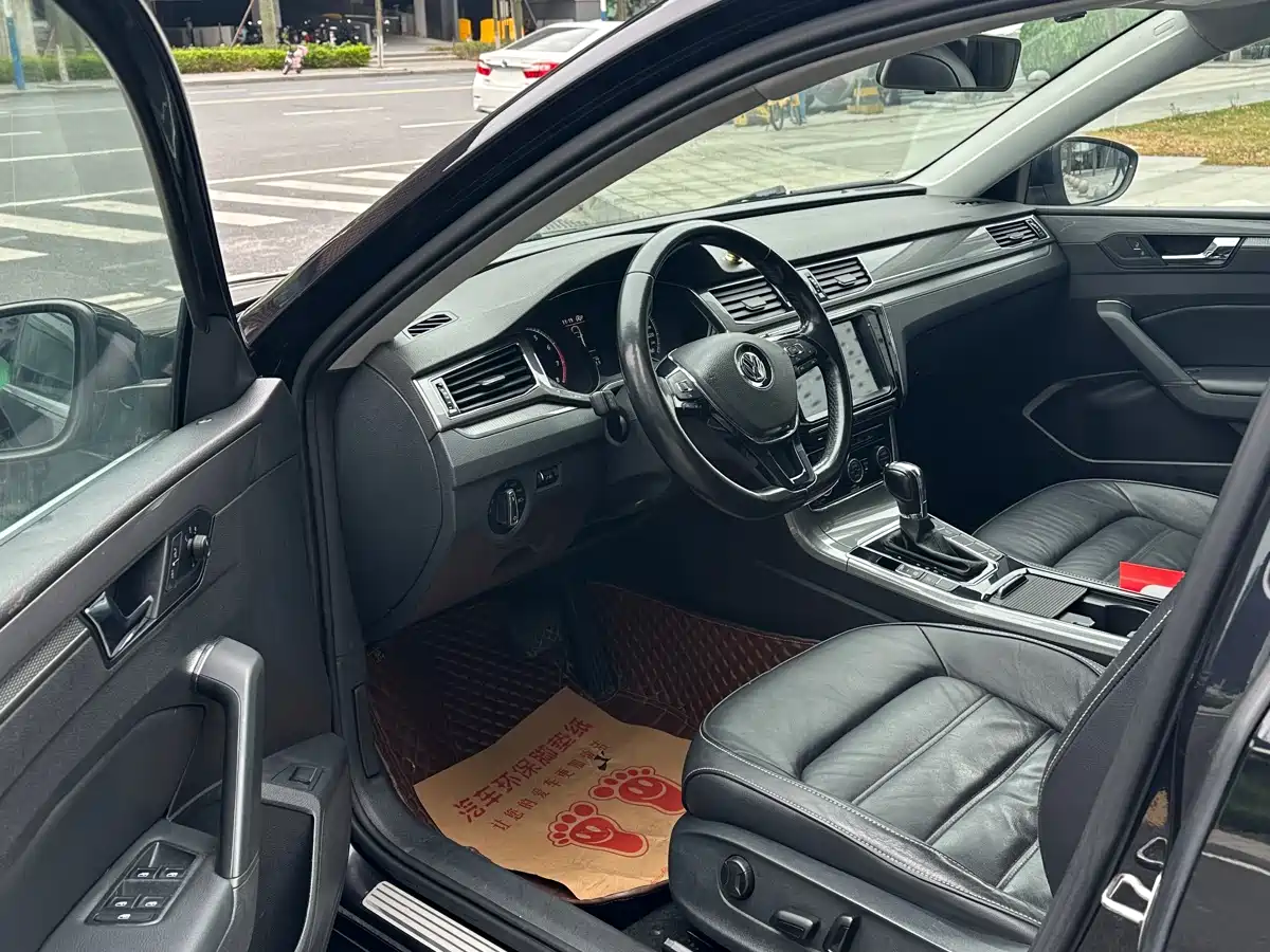 Volkswagen Passat 2016 330TSI DSG Honor Edition фото 7