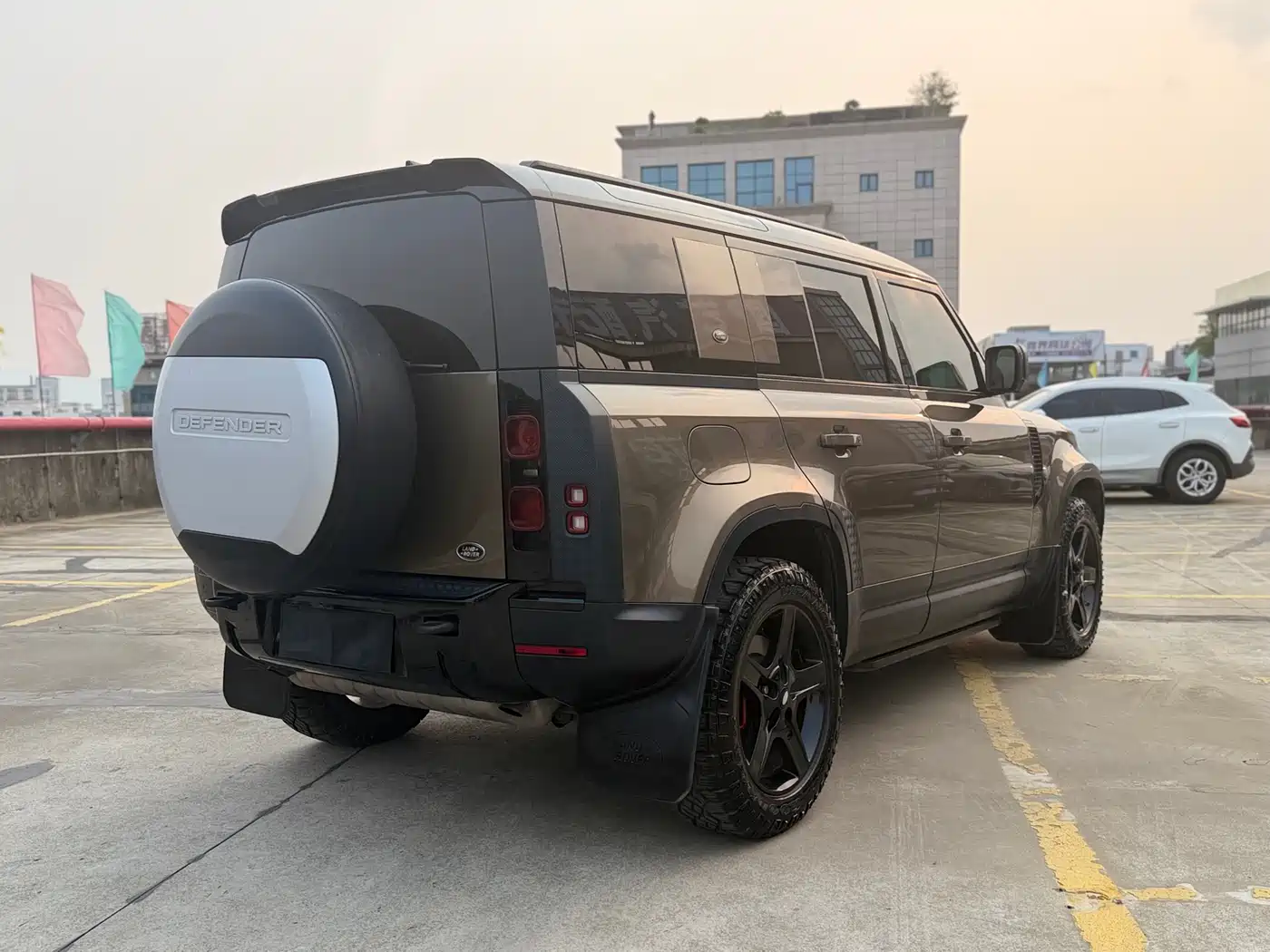 Land Rover Defender 2020 Model 110 P400 HSE фото 5