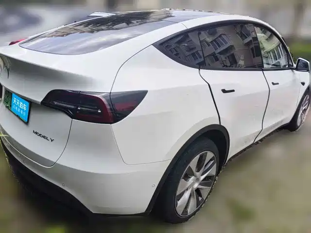 Tesla Model Y 2022 Long Range AWD — фото 5