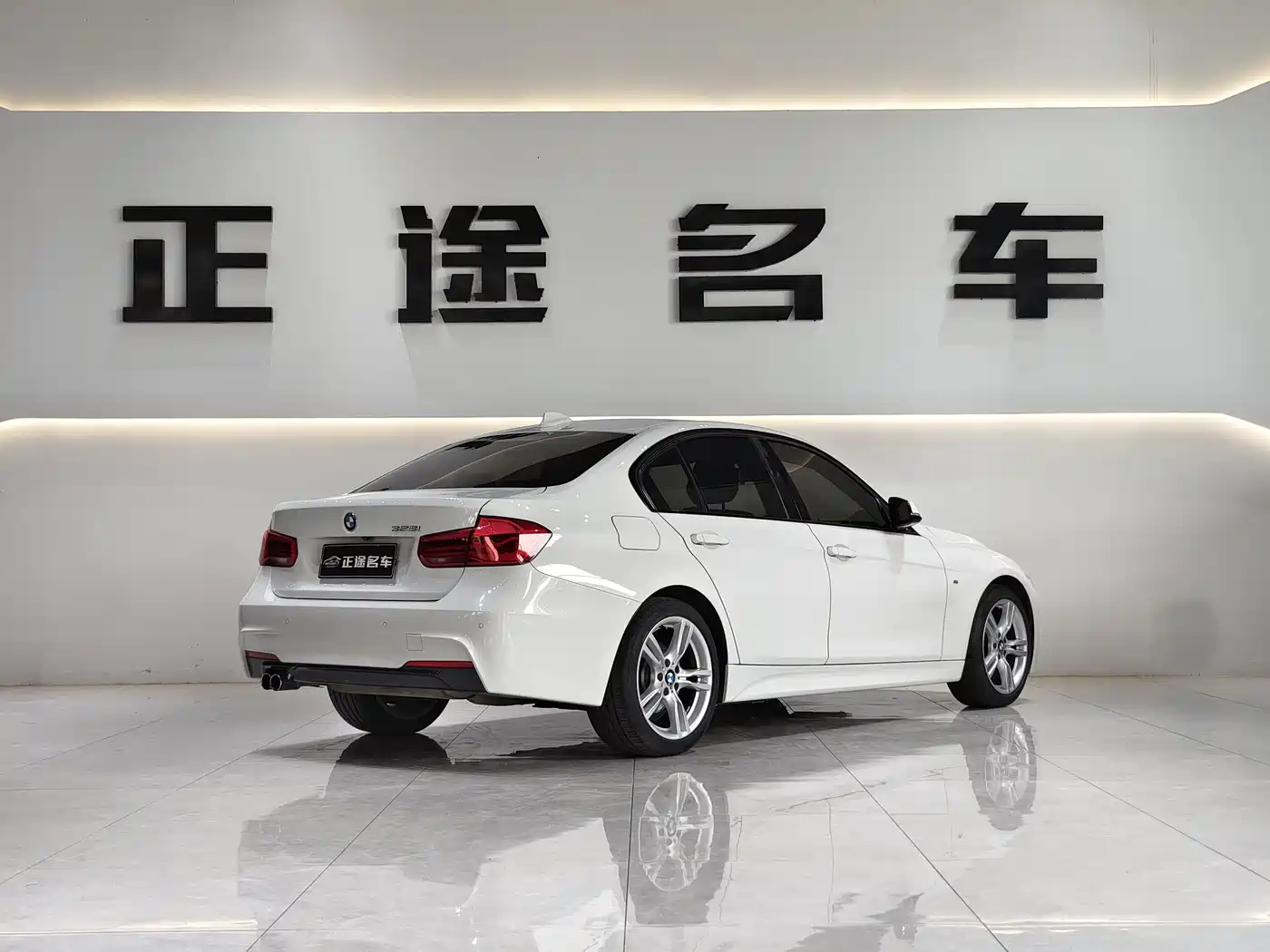 BMW 3 Series 2017 320i M Sport фото 6