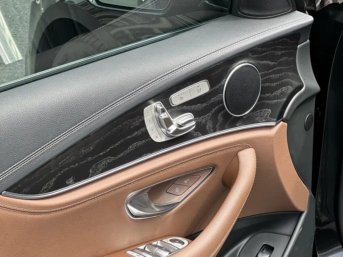 Mercedes-Benz E-Class 2019 E 300 L Sport Fashion фото 16