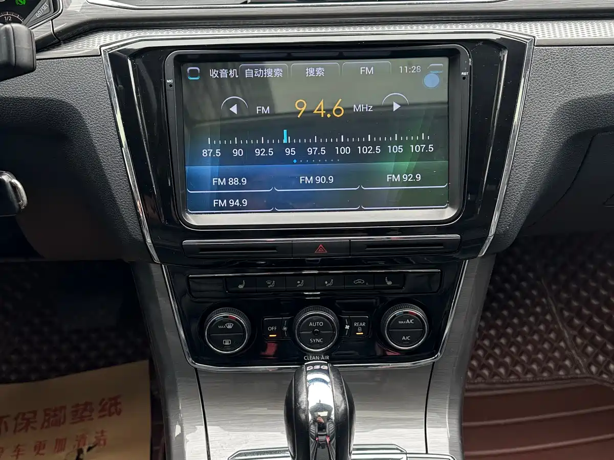 Volkswagen Passat 2016 330TSI DSG Honor Edition фото 14