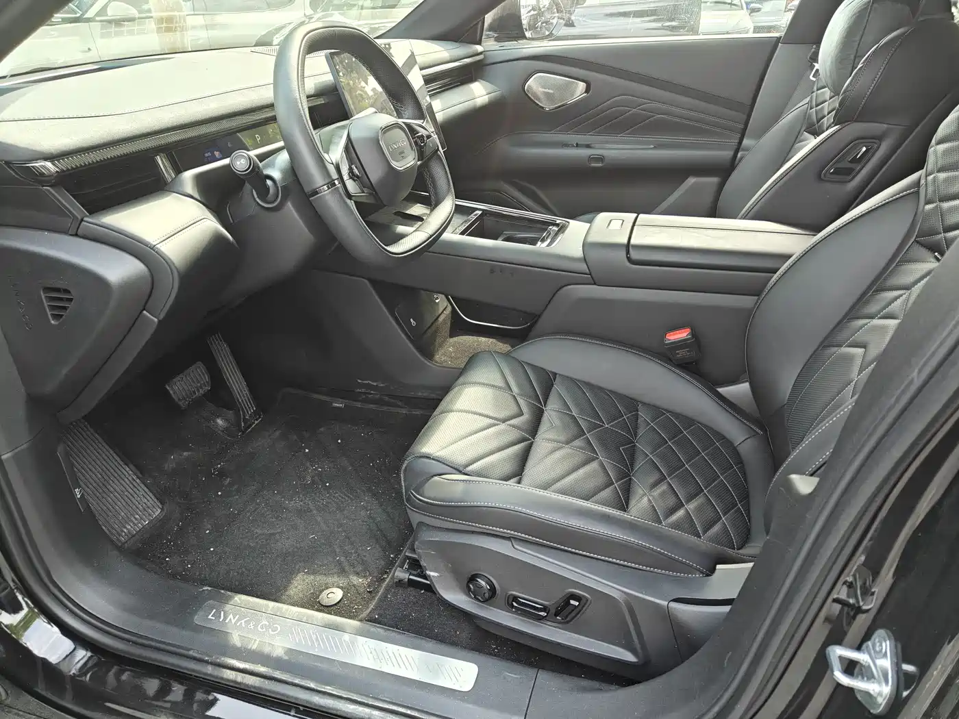 Lynk & Co 10 EM-P 2025 Model 120km Base Version фото 7