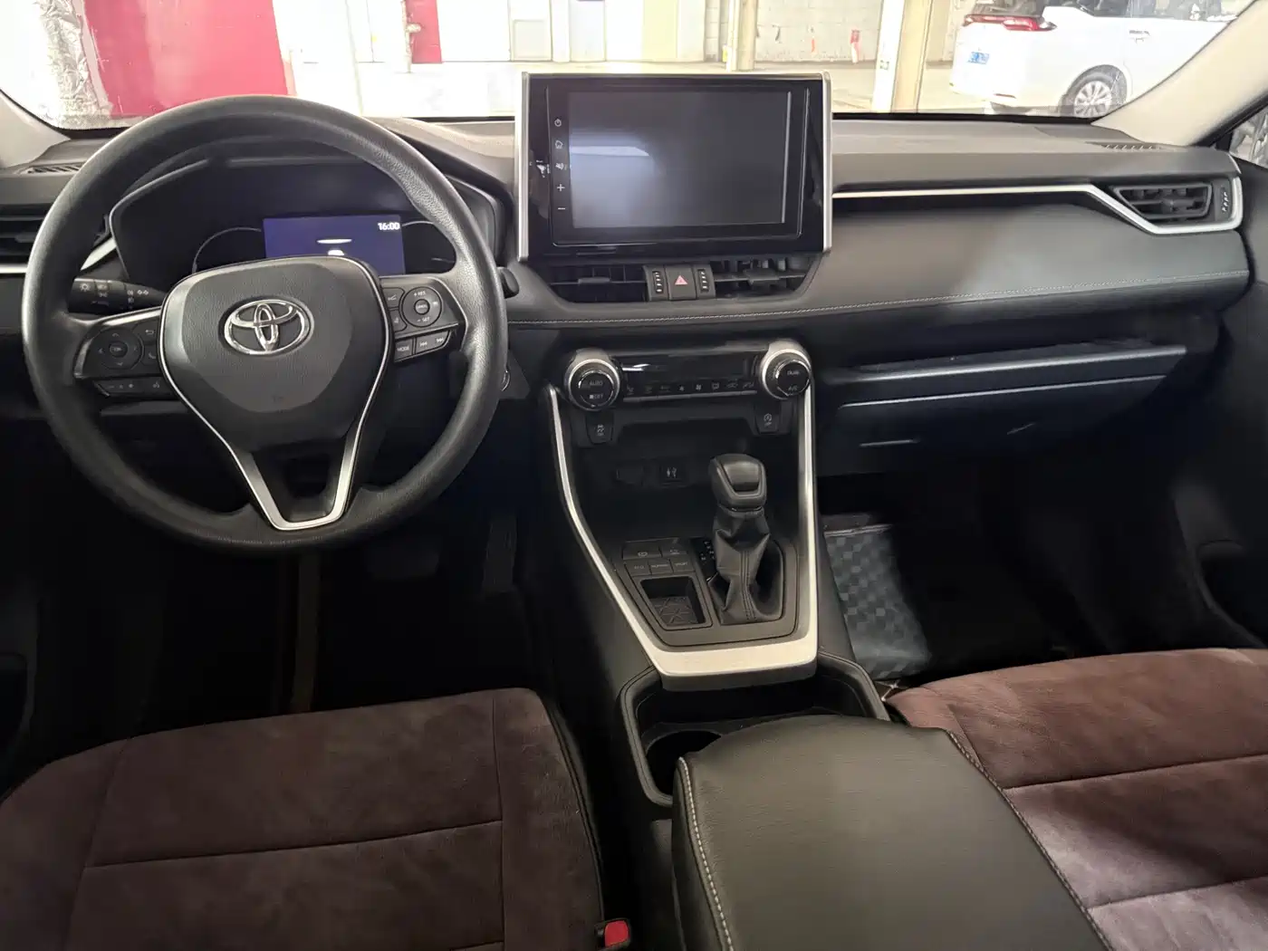 Toyota RAV4 Rongfang 2020 2.0L CVT 2WD Trend Edition фото 13