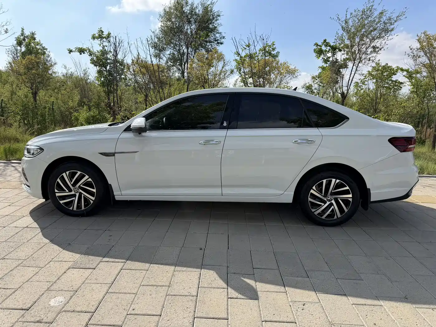 Volkswagen Lavida 2023 Facelift 1.5L Automatic 5 Million Edition фото 5