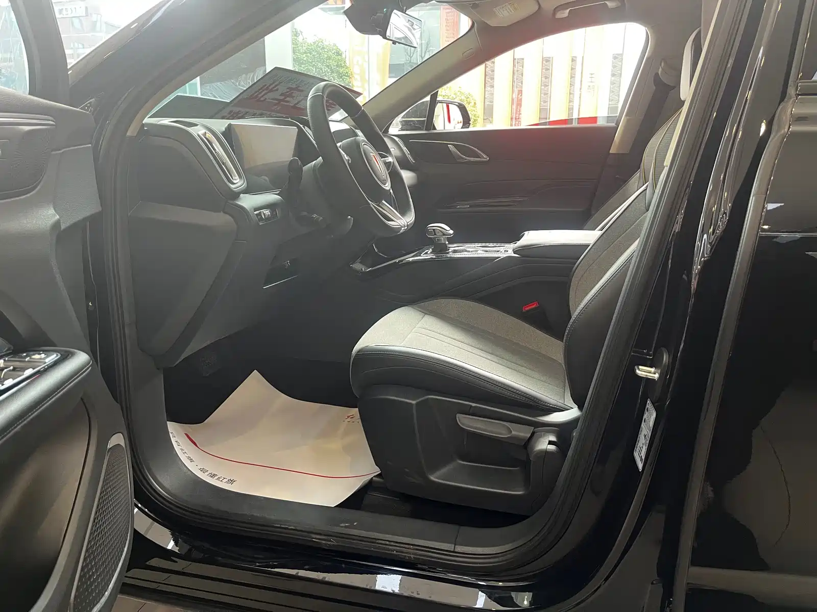 Фото 8 - Hongqi HS3