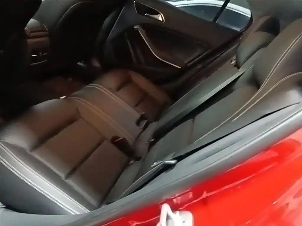 Mercedes-Benz GLA 2016 GLA 200 Dynamic фото 17