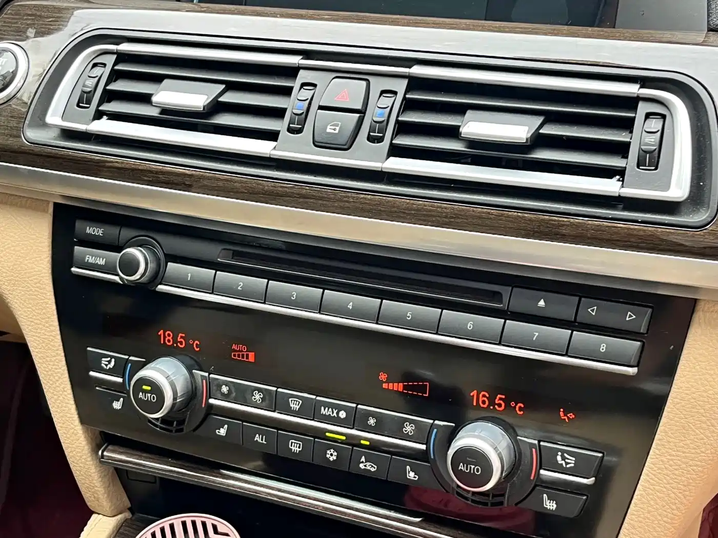 BMW 7 Series 2009 740Li Premium фото 9