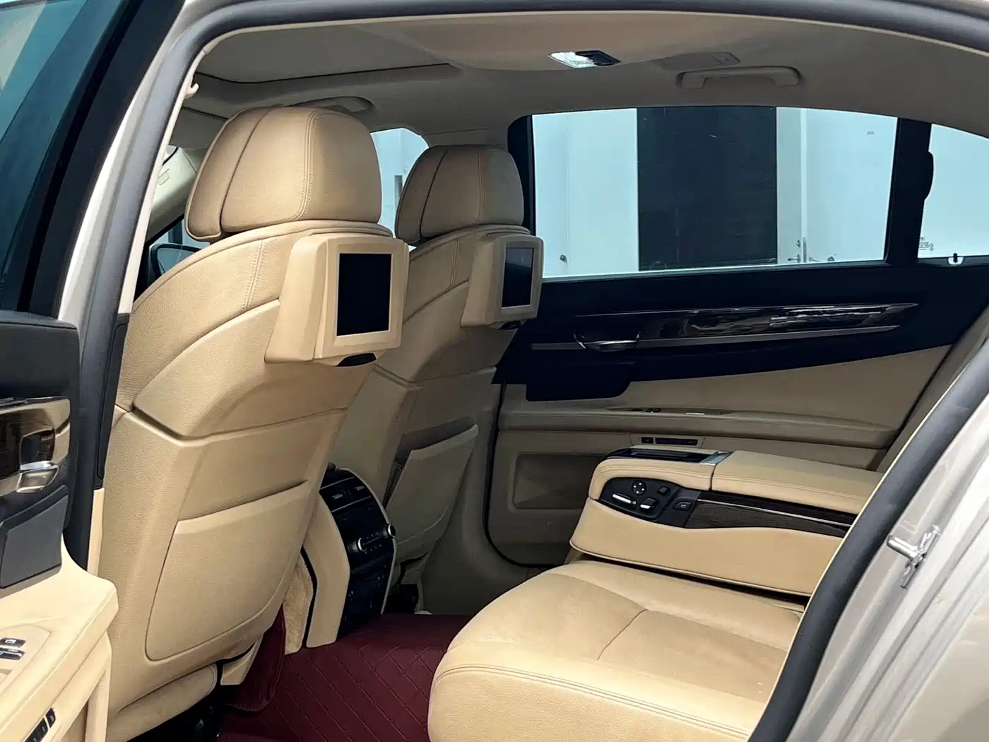 BMW 7 Series 2009 740Li Premium фото 5