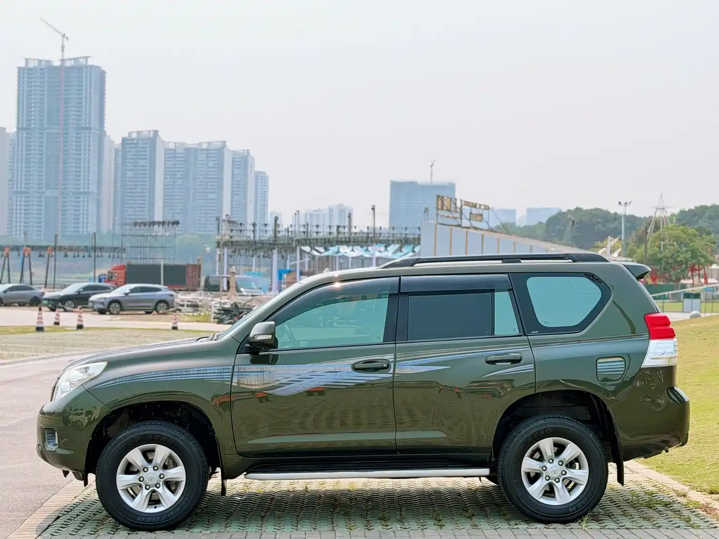 Toyota Prado 2010 4.0L Automatic TX фото 7