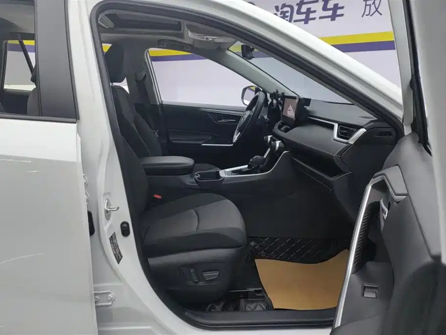 Toyota RAV4 Rongfang 2023 2.0L CVT 2WD Fashion Edition фото 8