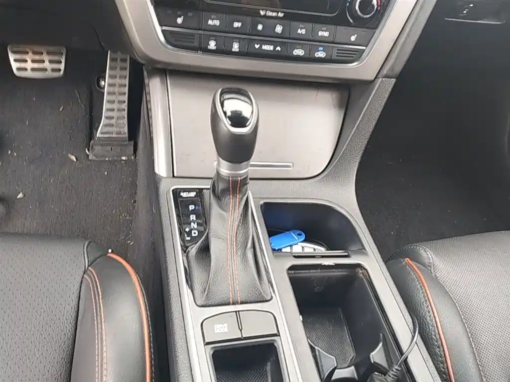 Hyundai Sonata 2015 1.6T GLS Smart фото 14
