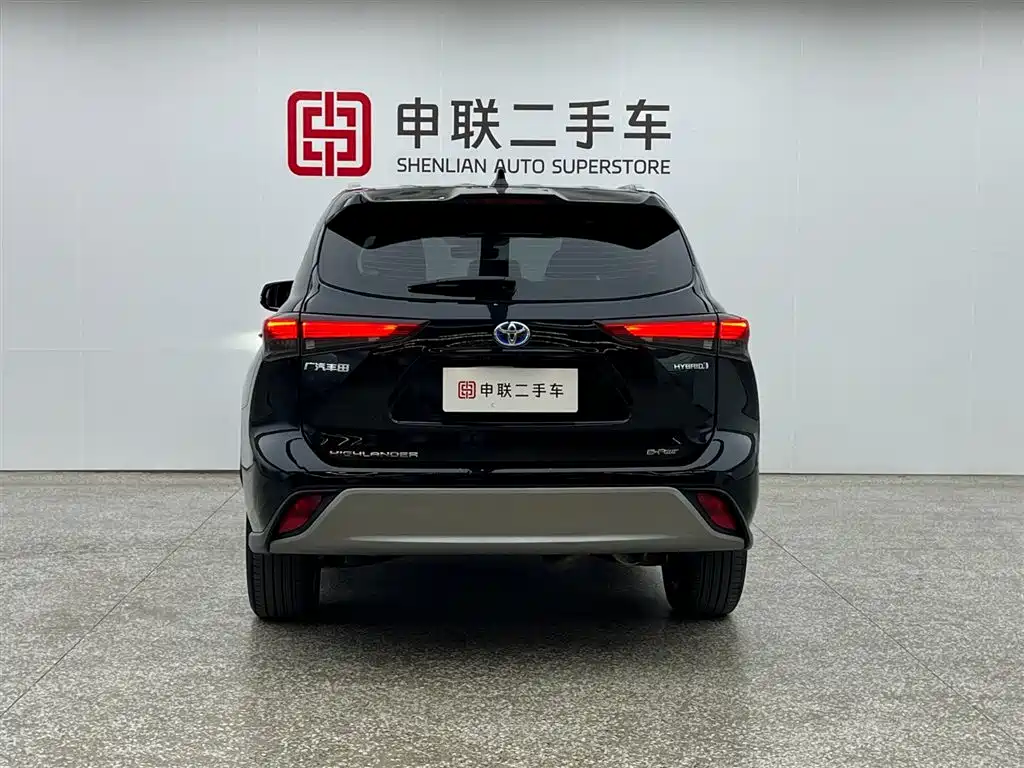 Toyota Highlander 2023 2.5L Smart Hybrid Dual Engine AWD Luxury 7-Seater фото 3