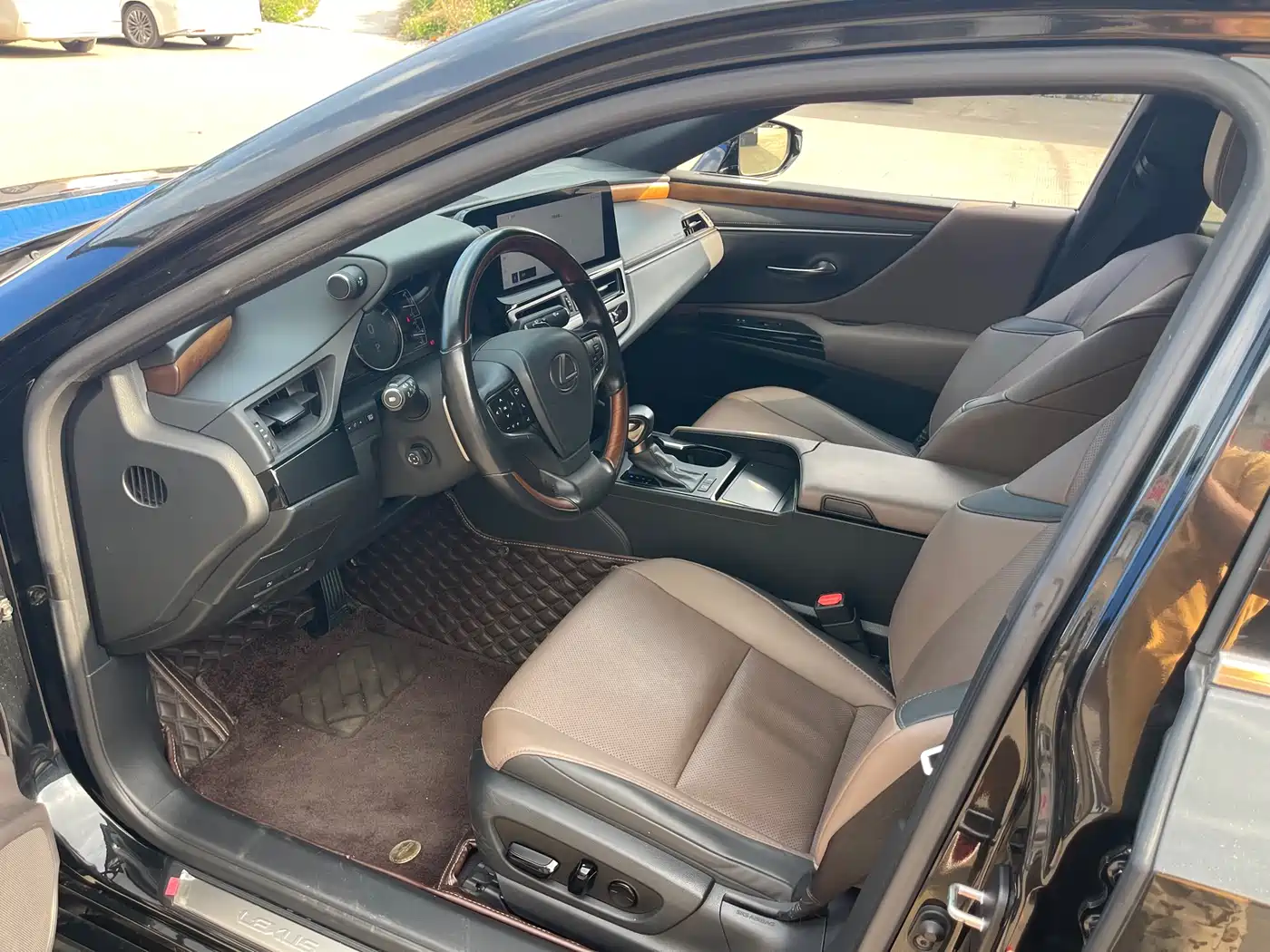 Lexus ES 2022 200 Luxury Edition фото 9