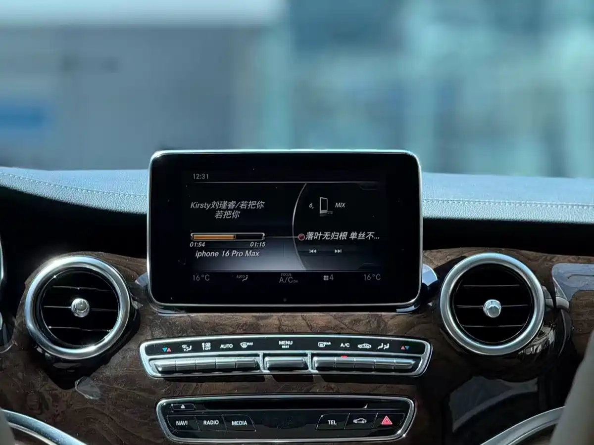 Mercedes-Benz V-Class 2018 V 260 L Premium Long Wheelbase Edition China VI фото 8