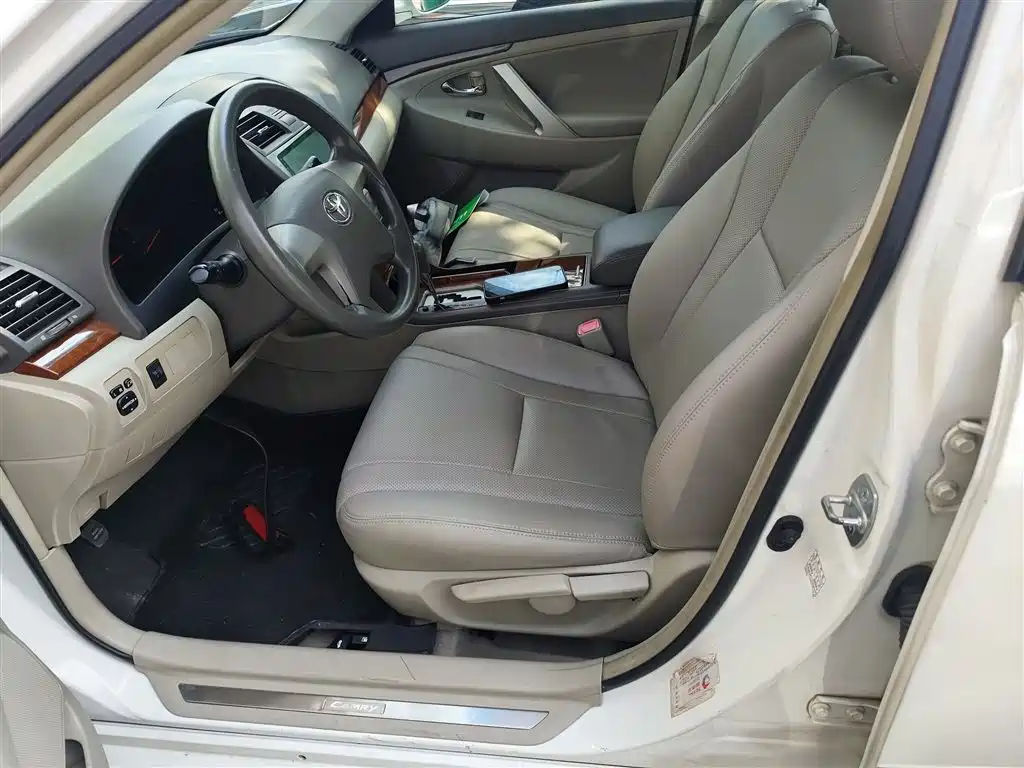 Toyota Camry 2013 200E Classic Elite Edition фото 15