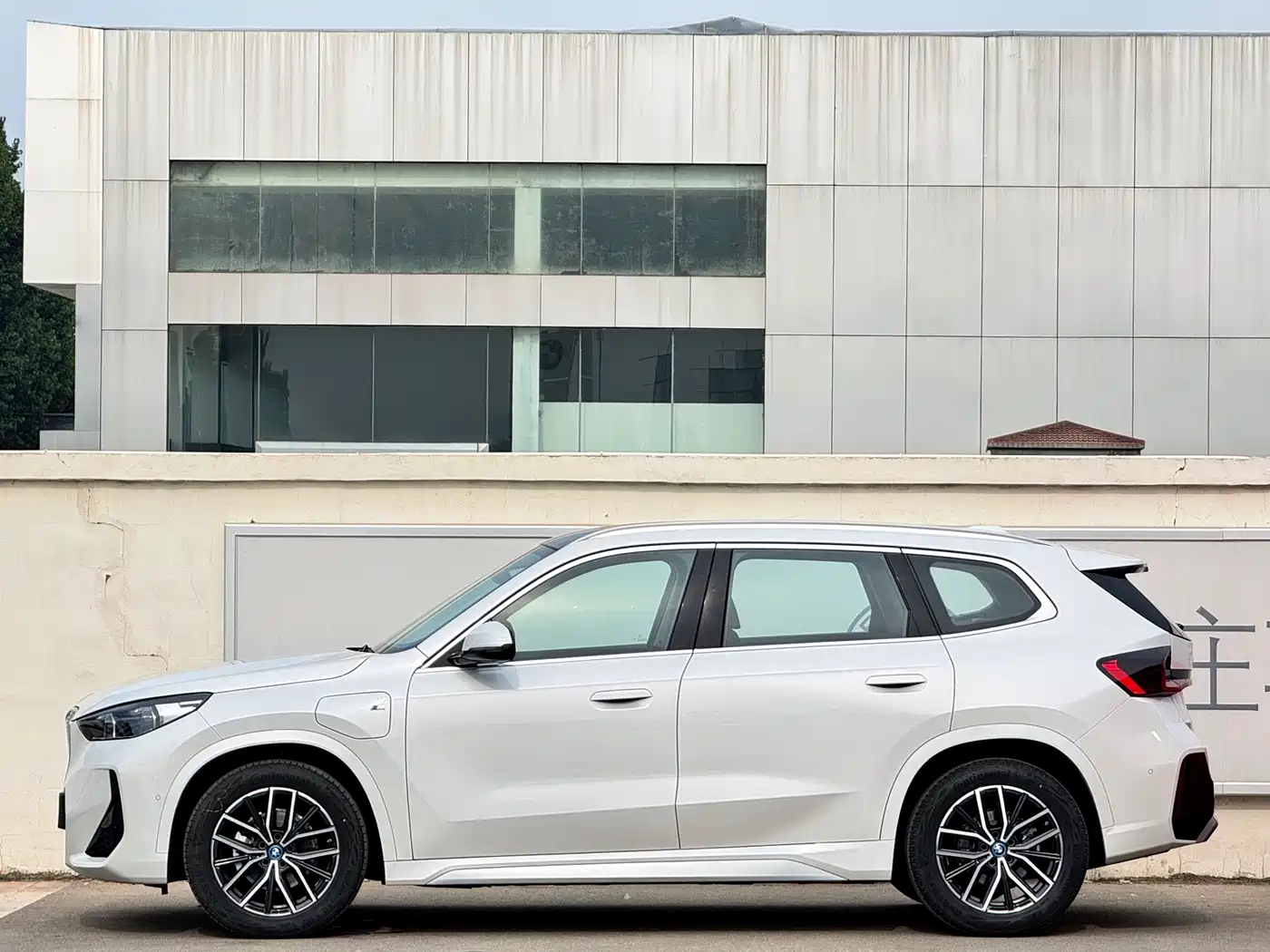 BMW iX1 2025 eDrive25L M Sport Package фото 3