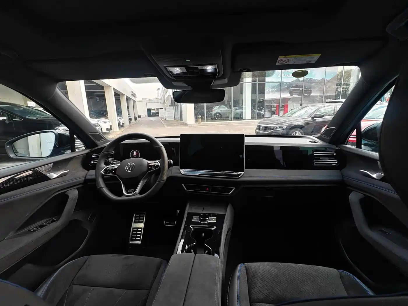 Volkswagen Tiguan L 2024 PRO 380TSI 4WD R-Line Premium Edition фото 4